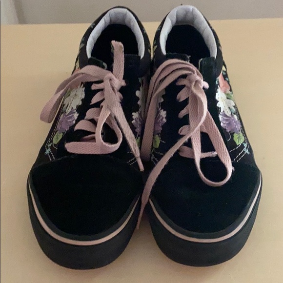 Vans - Picture 2 of 5